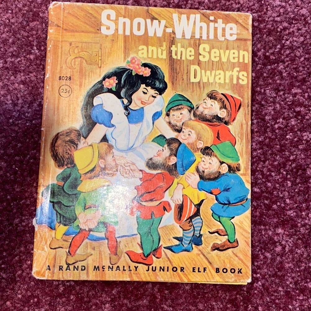 Snow white vintage book